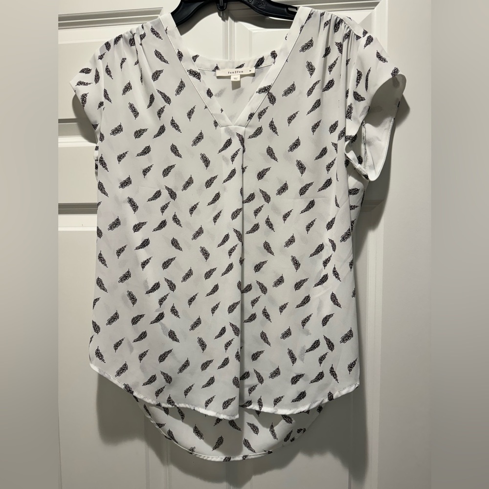 Short sleeve blouse size medium